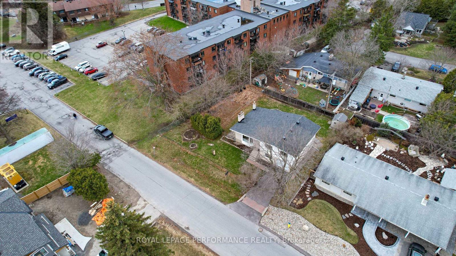 












121 STARWOOD ROAD

,
Ottawa,




Ontario
K2G1Z6

