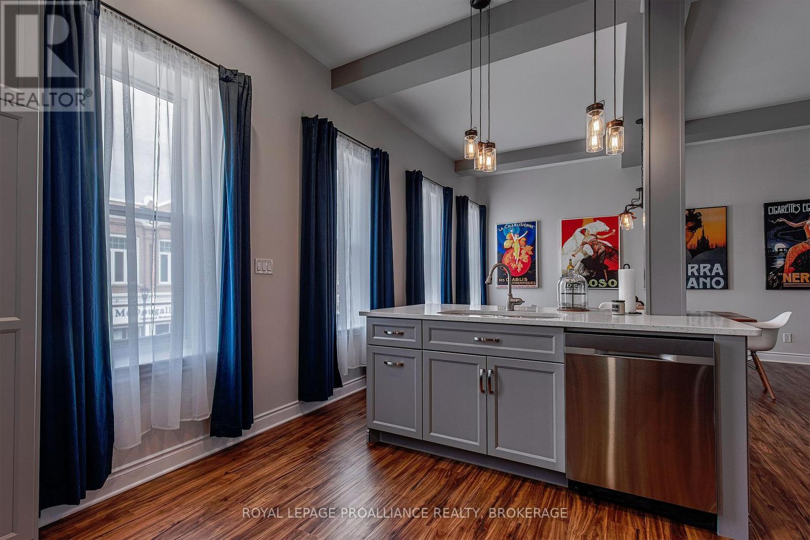 












163 KING STREET E

,
Gananoque,




Ontario
K7G1G3

