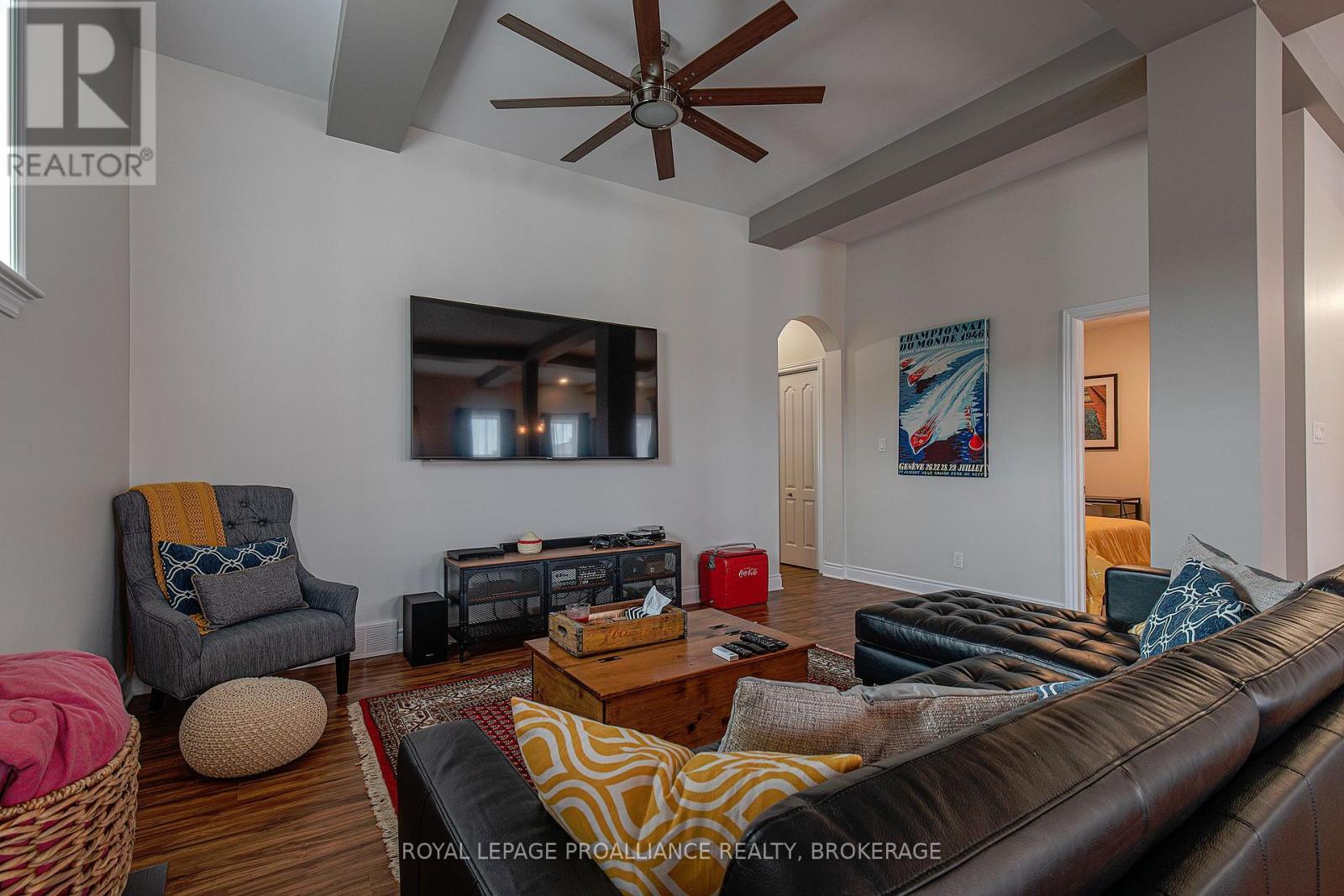 












163 KING STREET E

,
Gananoque,




Ontario
K7G1G3

