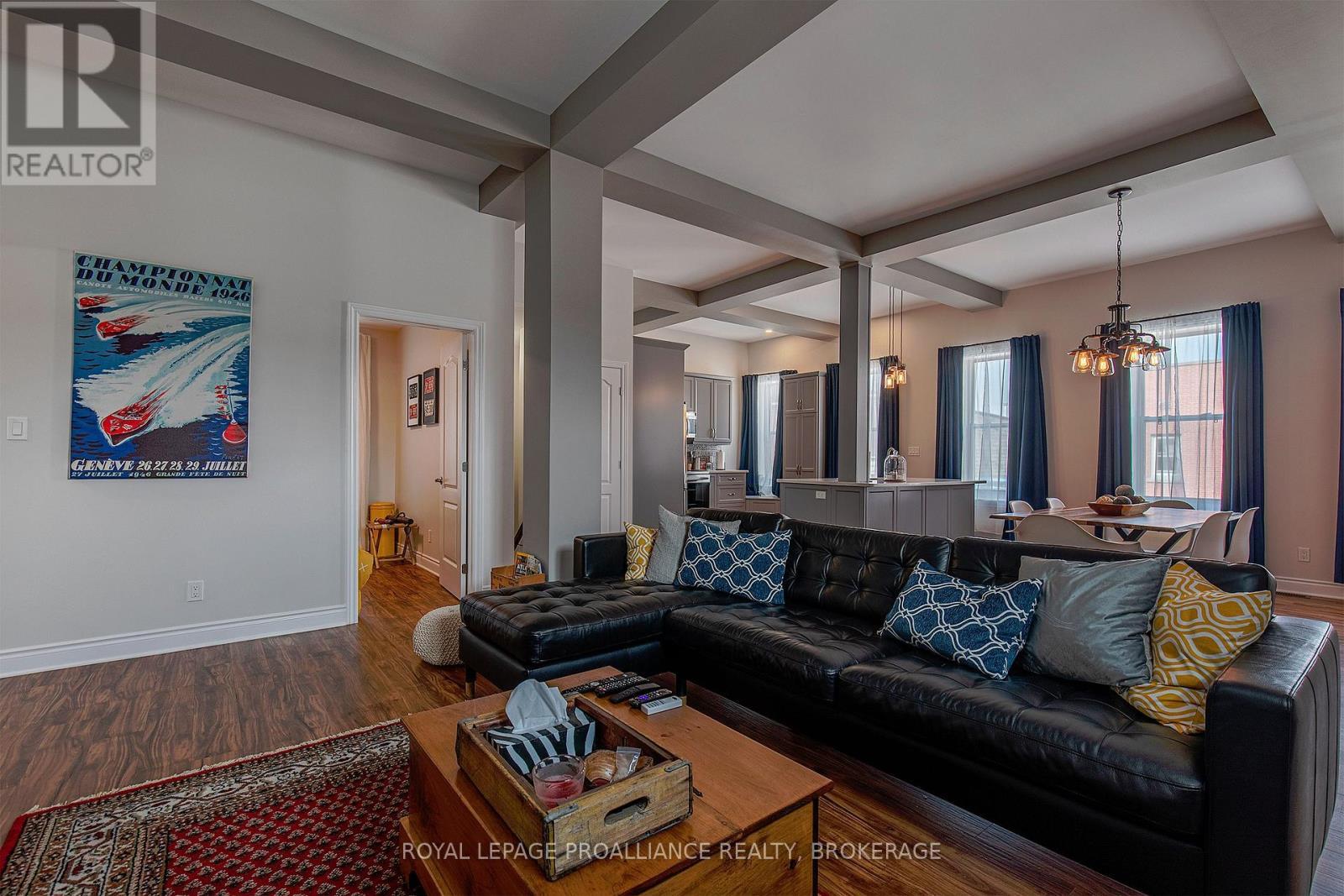 












163 KING STREET E

,
Gananoque,




Ontario
K7G1G3

