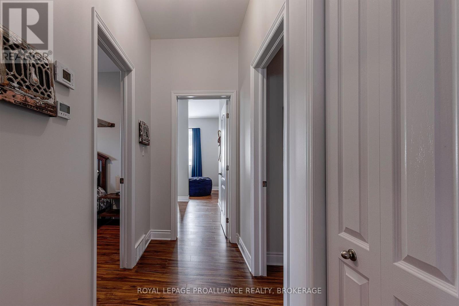 












163 KING STREET E

,
Gananoque,




Ontario
K7G1G3

