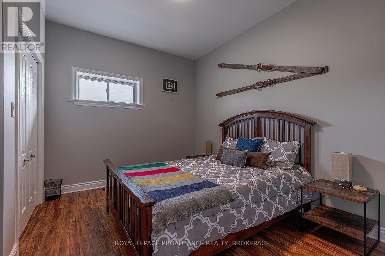 












163 KING STREET E

,
Gananoque,




Ontario
K7G1G3

