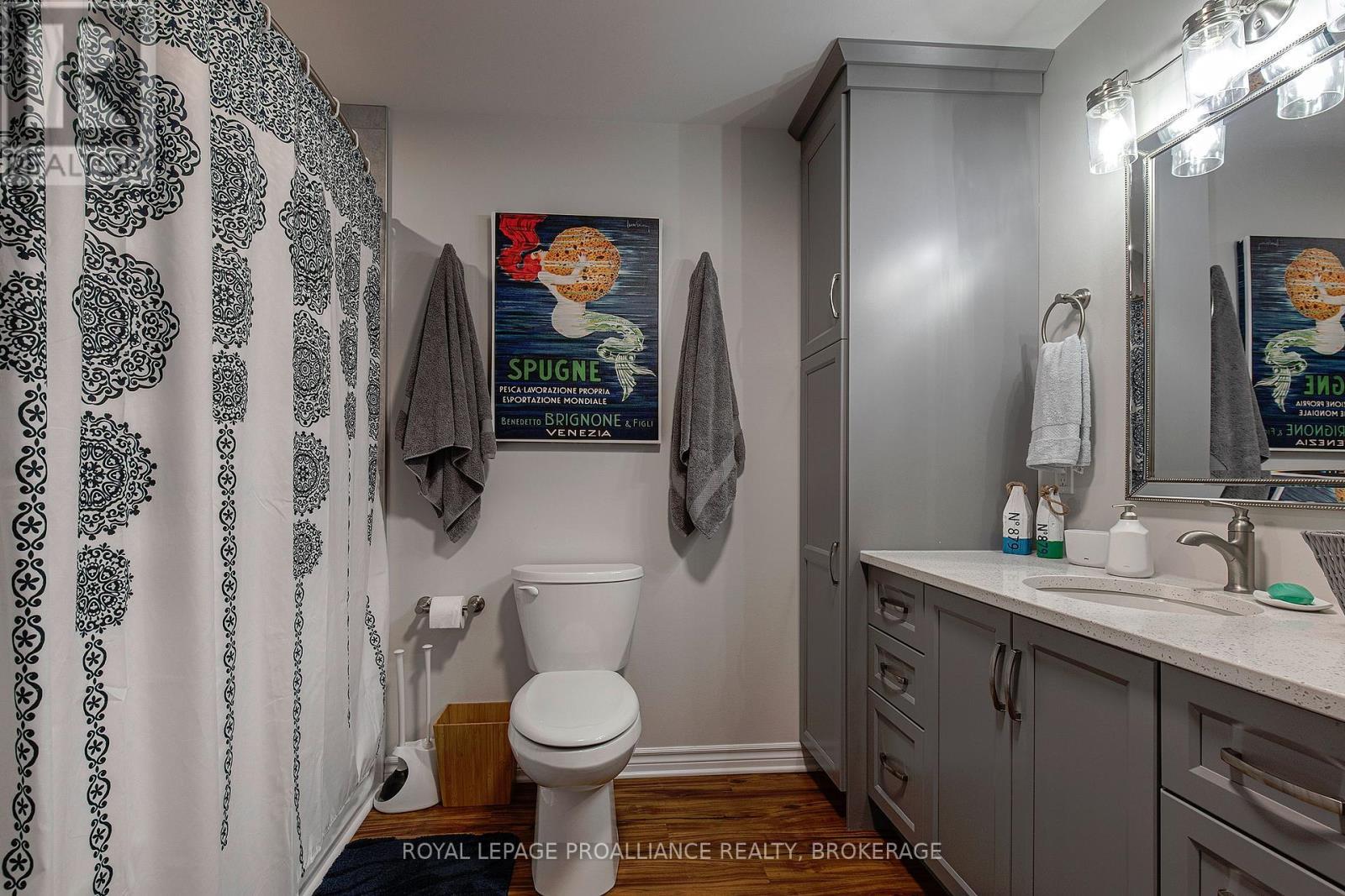 












163 KING STREET E

,
Gananoque,




Ontario
K7G1G3

