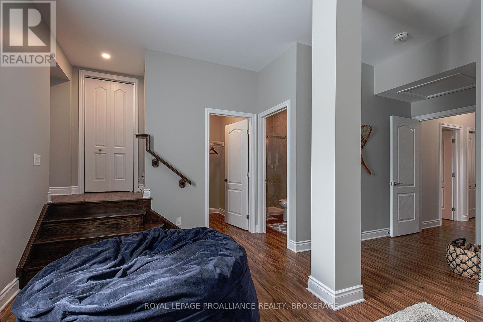












163 KING STREET E

,
Gananoque,




Ontario
K7G1G3

