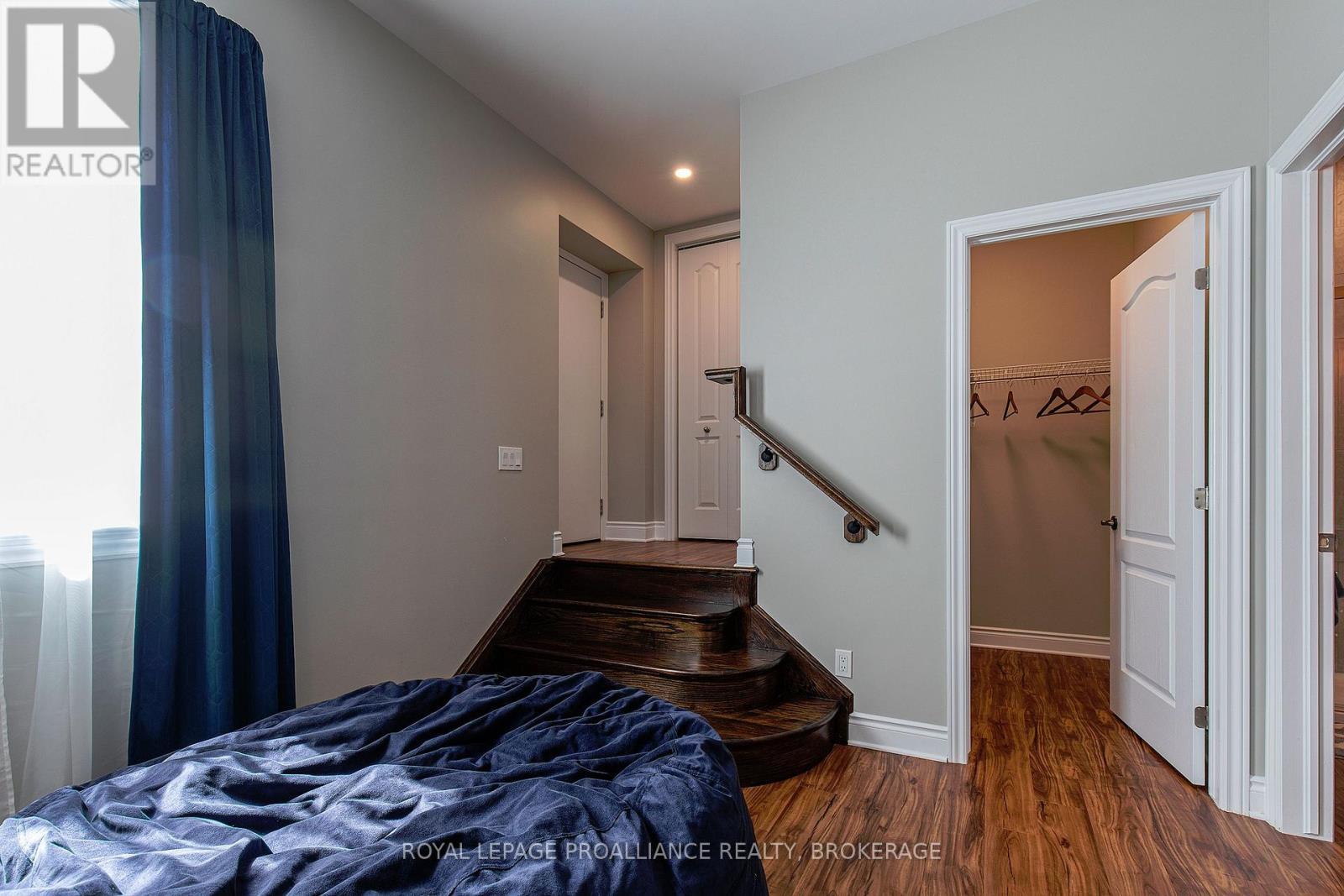 












163 KING STREET E

,
Gananoque,




Ontario
K7G1G3

