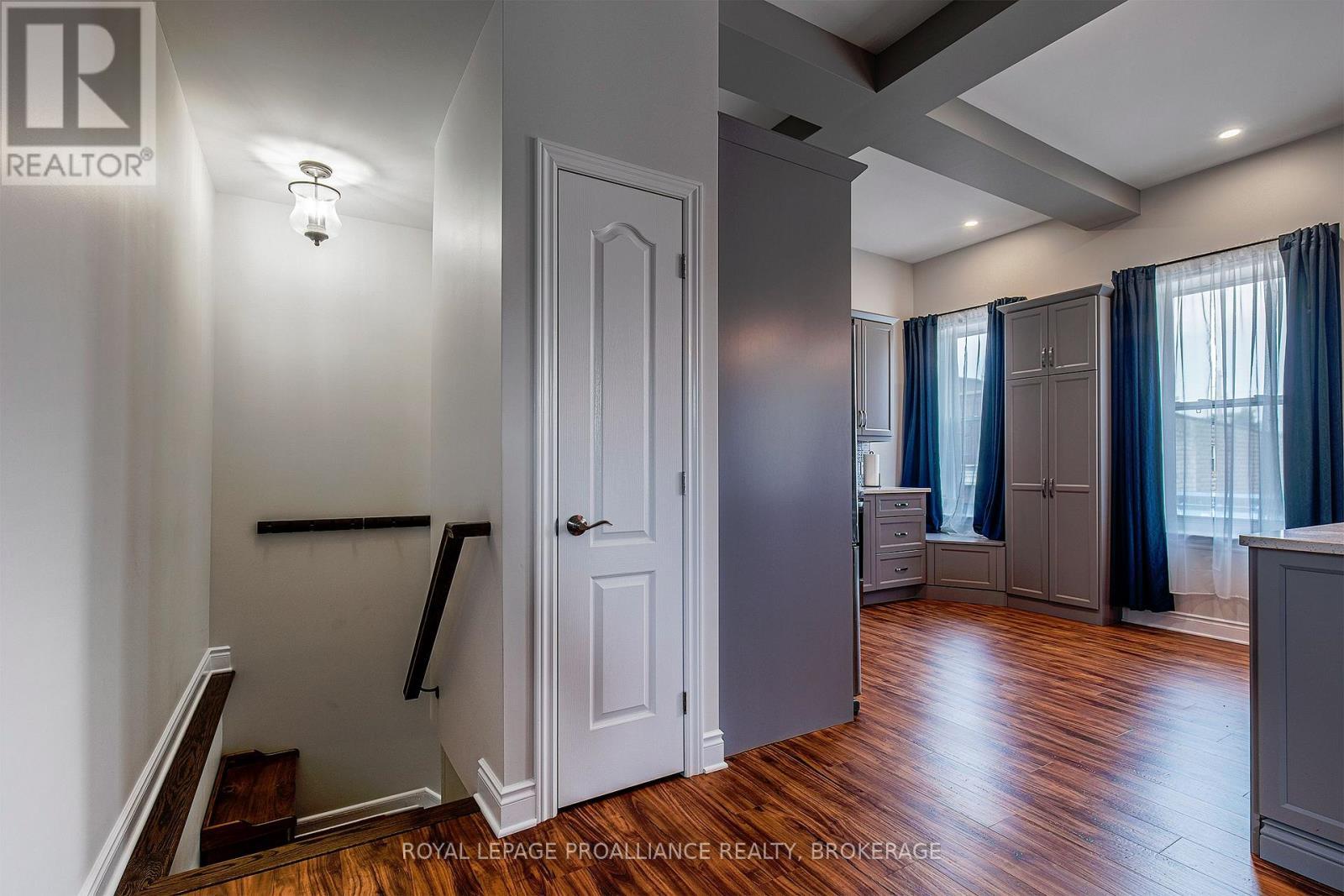












163 KING STREET E

,
Gananoque,




Ontario
K7G1G3

