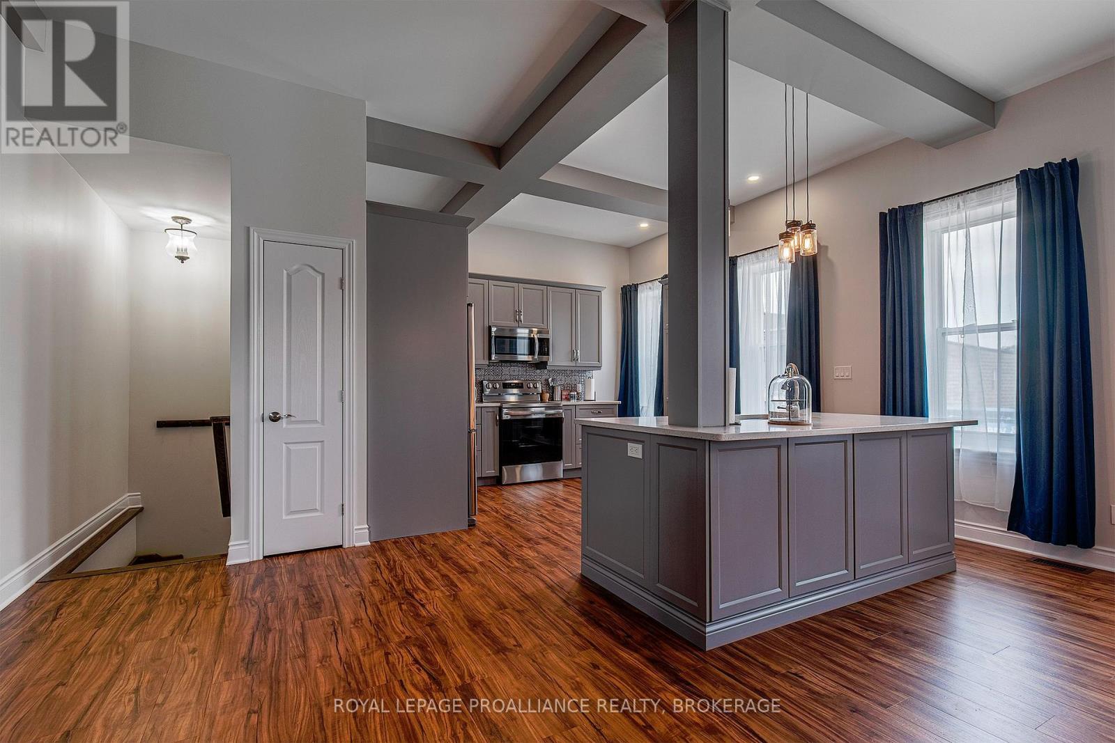 












163 KING STREET E

,
Gananoque,




Ontario
K7G1G3

