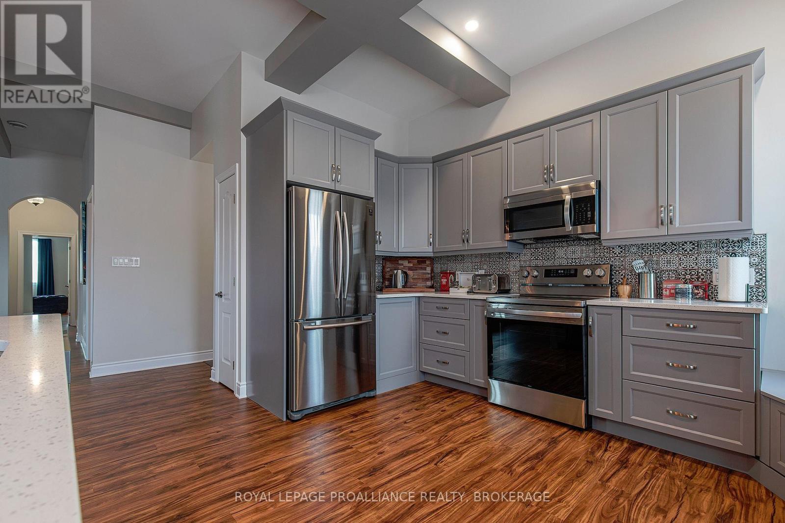 












163 KING STREET E

,
Gananoque,




Ontario
K7G1G3

