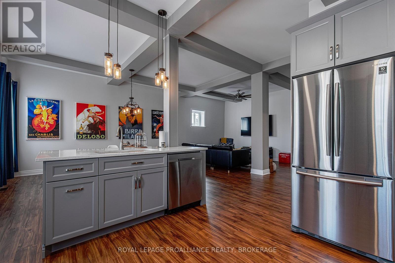 












163 KING STREET E

,
Gananoque,




Ontario
K7G1G3

