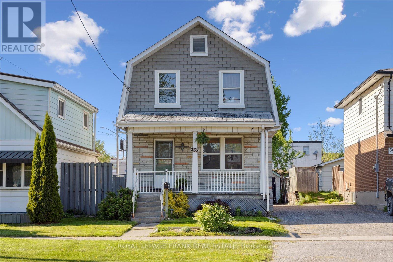 












352 PINE AVENUE

,
Oshawa (Vanier),




Ontario
L1J2H4

