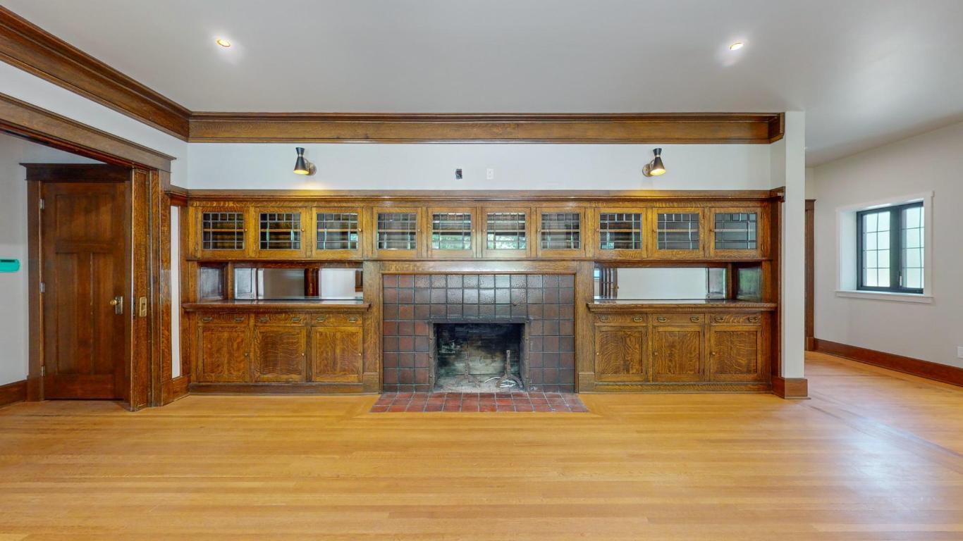 









321


4TH

Avenue, B,
Fernie,




BC
V0B 1M0

