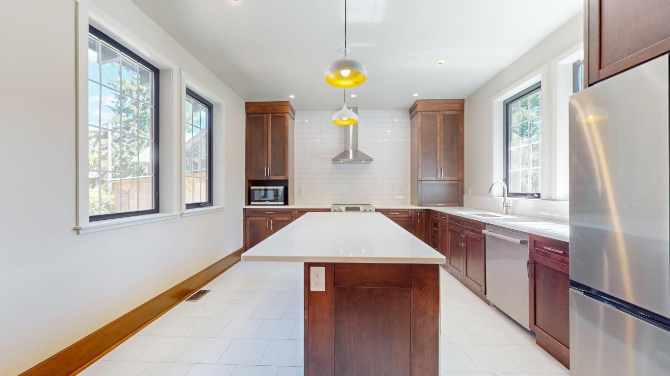 









321


4TH

Avenue, B,
Fernie,




BC
V0B 1M0

