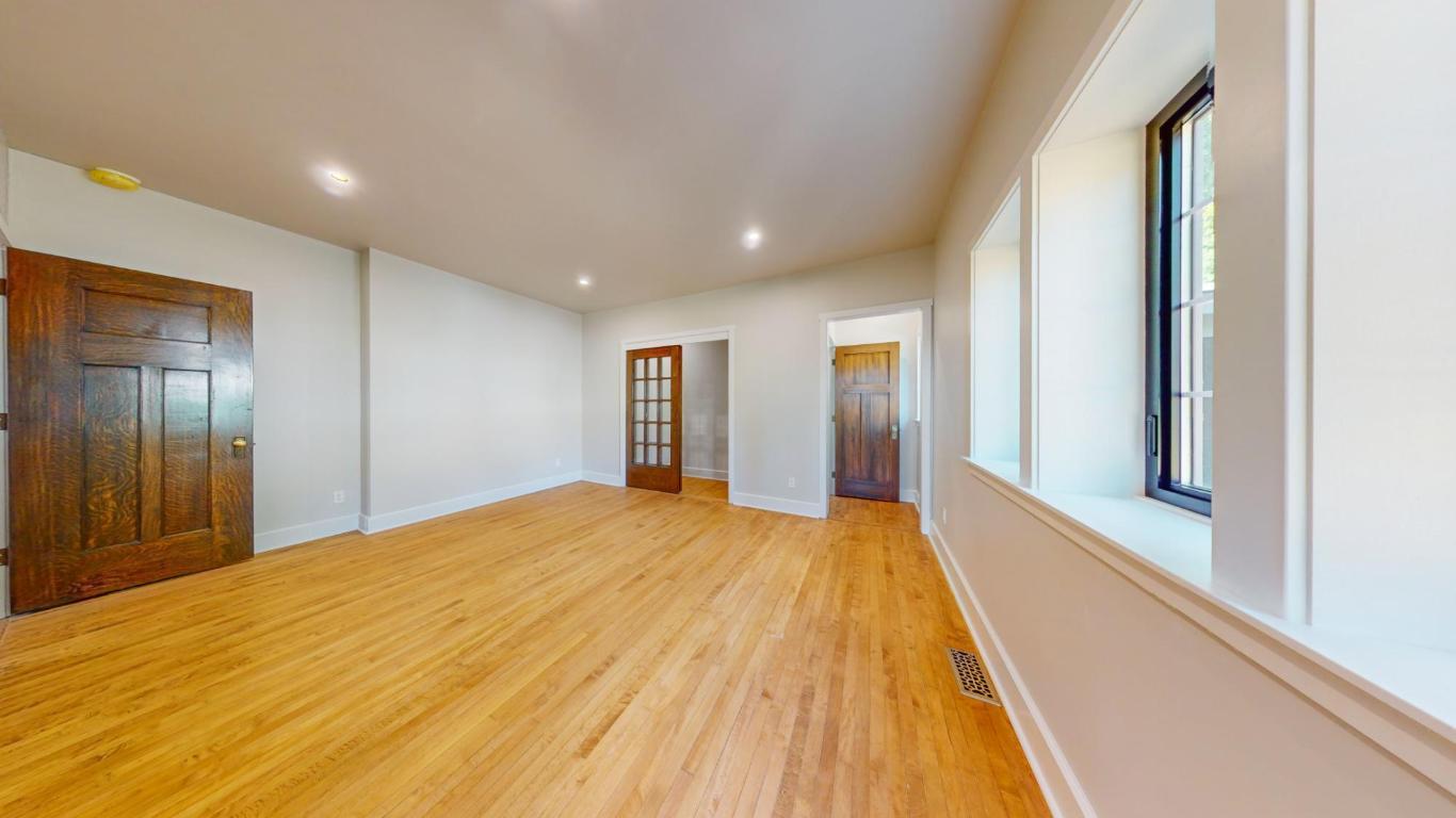 









321


4TH

Avenue, B,
Fernie,




BC
V0B 1M0

