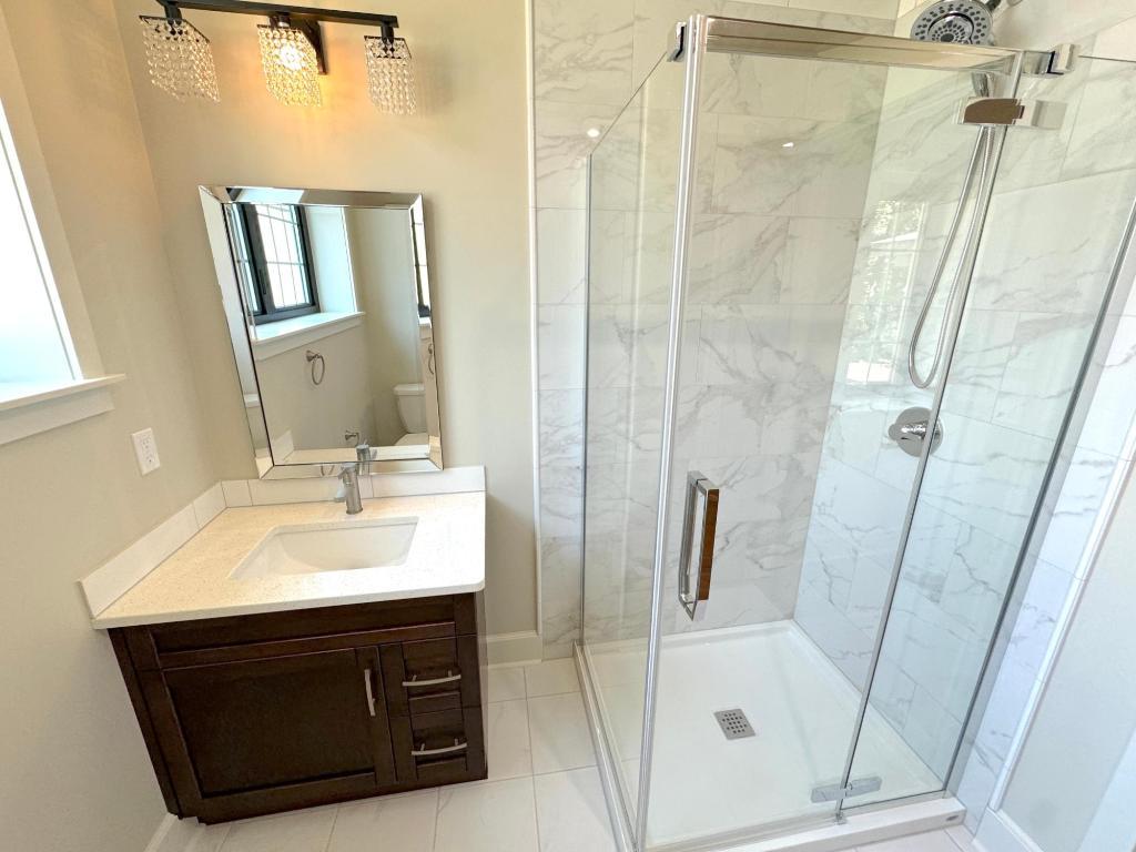 









321


4TH

Avenue, B,
Fernie,




BC
V0B 1M0

