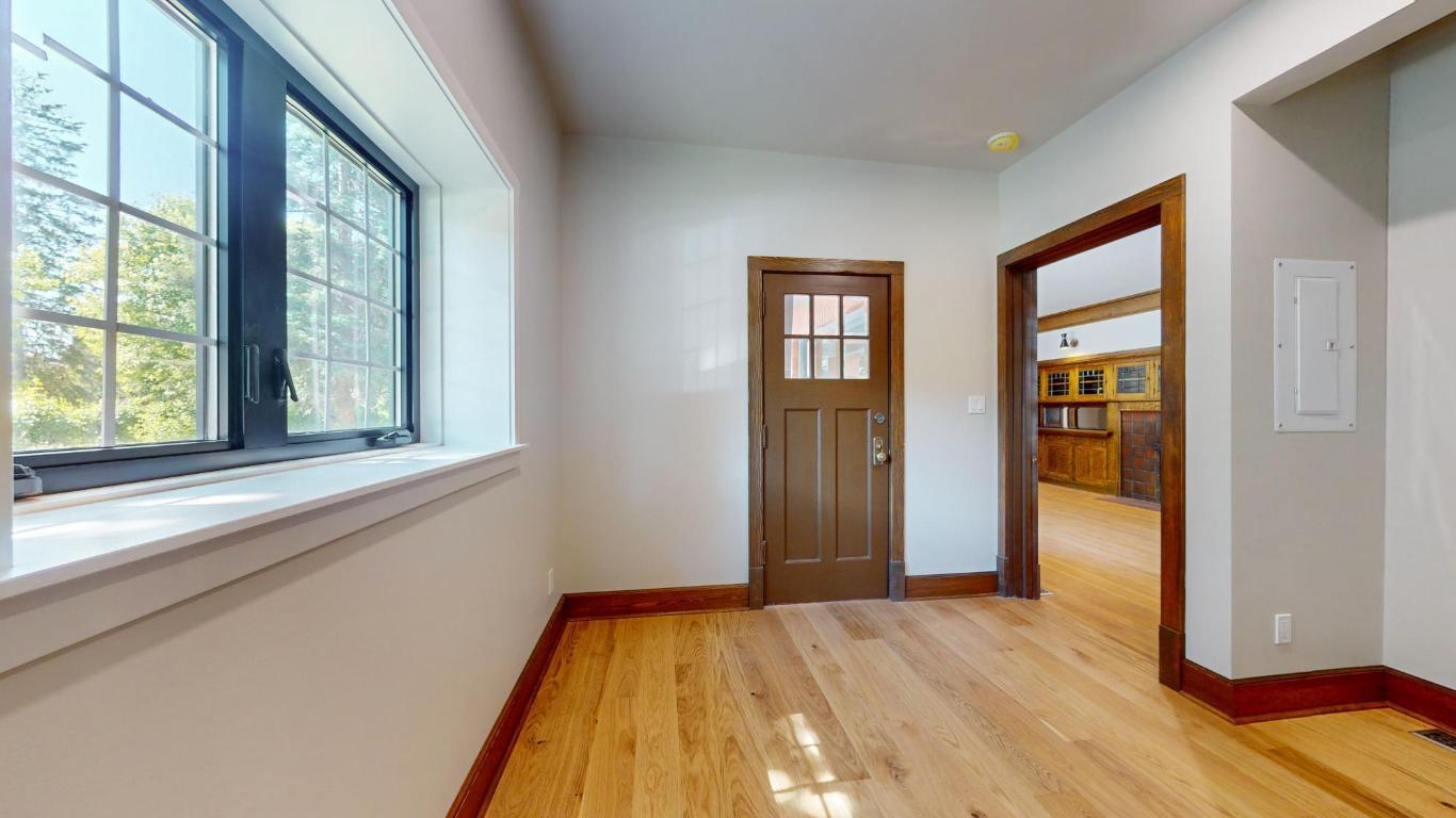 









321


4TH

Avenue, B,
Fernie,




BC
V0B 1M0

