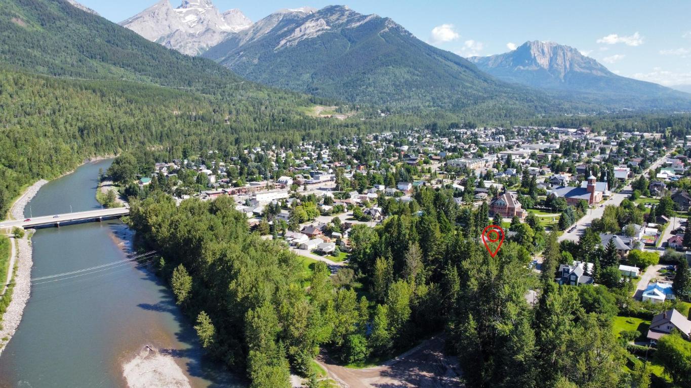









321


4TH

Avenue, B,
Fernie,




BC
V0B 1M0

