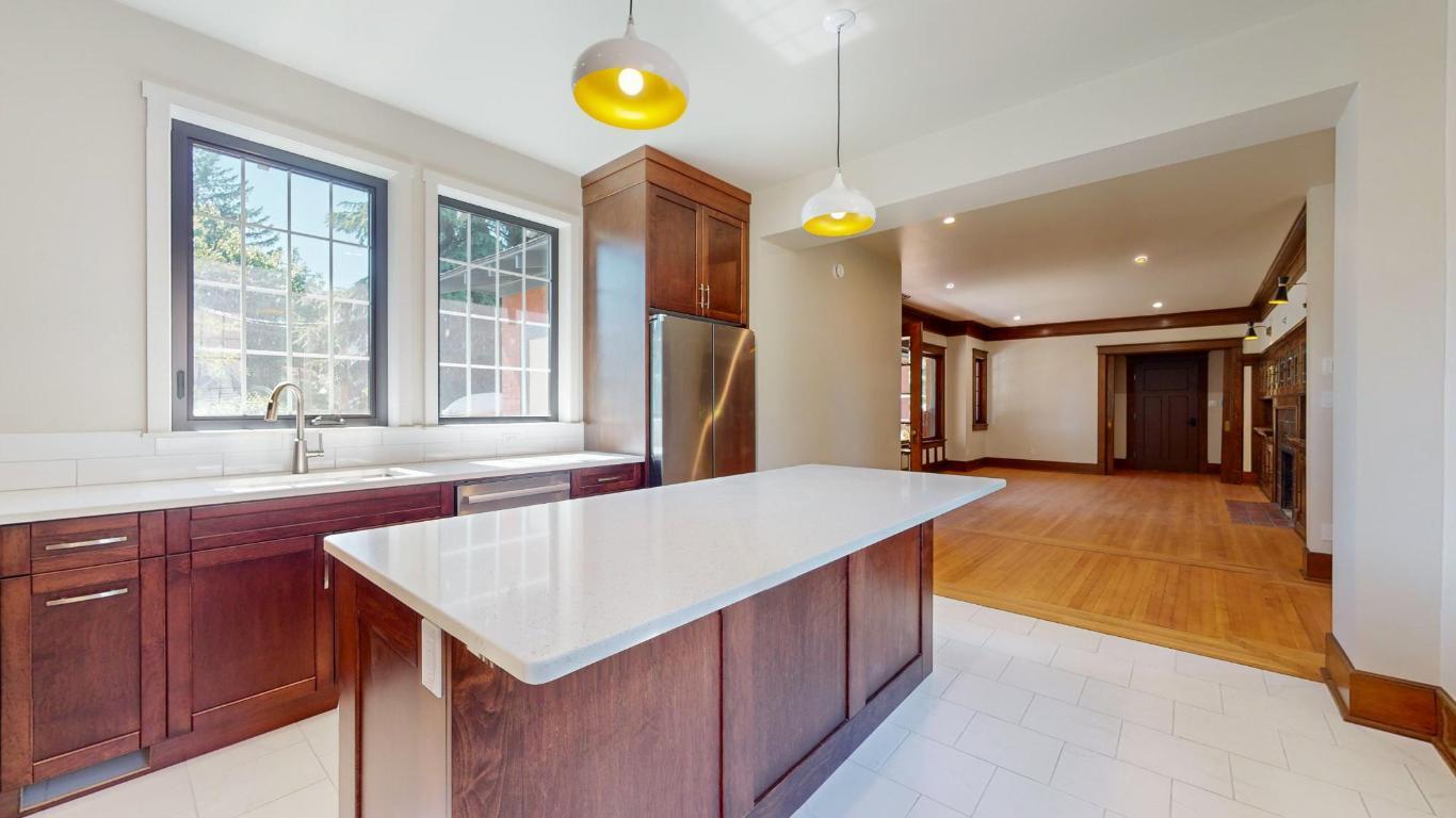 









321


4TH

Avenue, B,
Fernie,




BC
V0B 1M0

