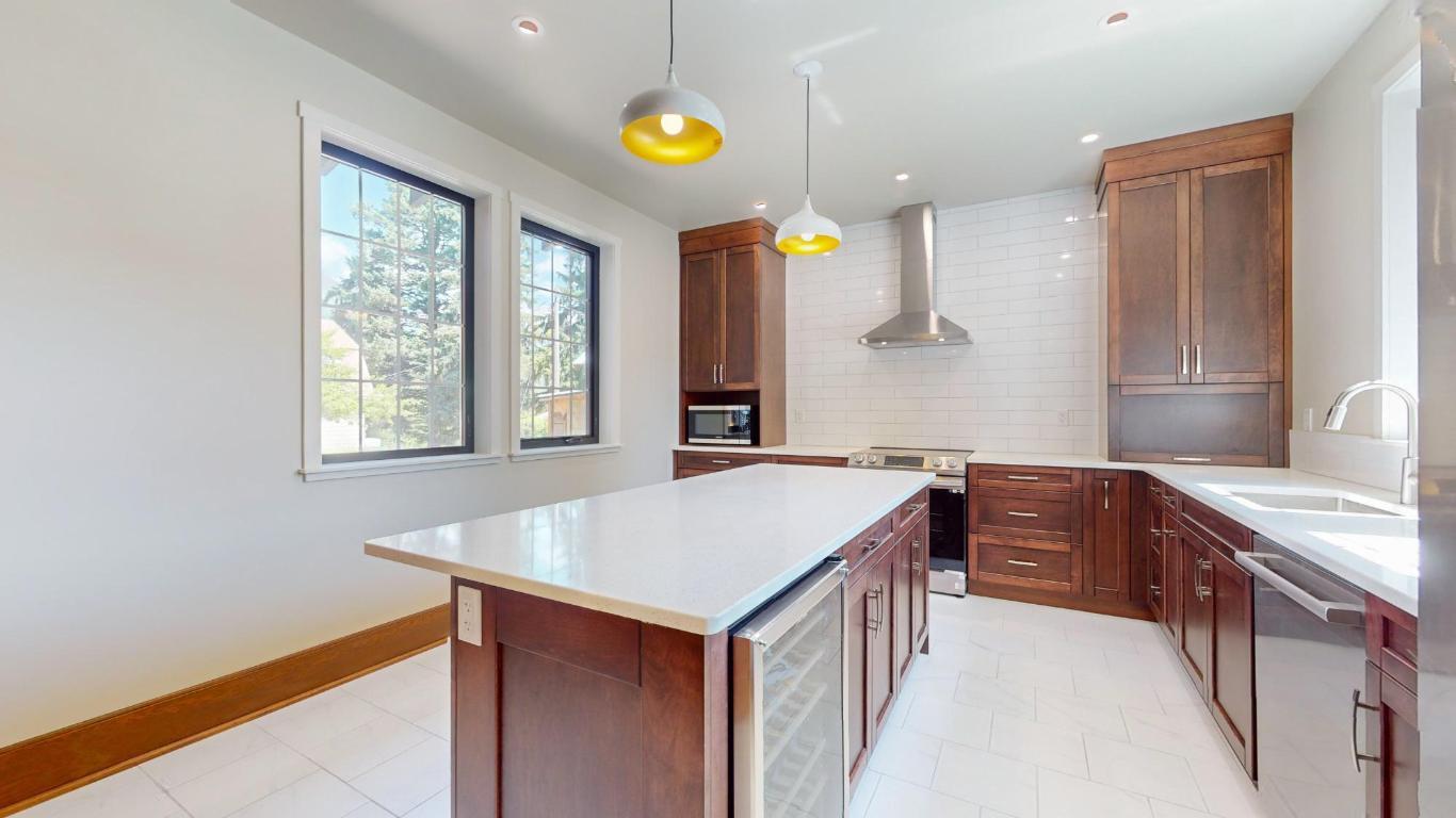 









321


4TH

Avenue, B,
Fernie,




BC
V0B 1M0

