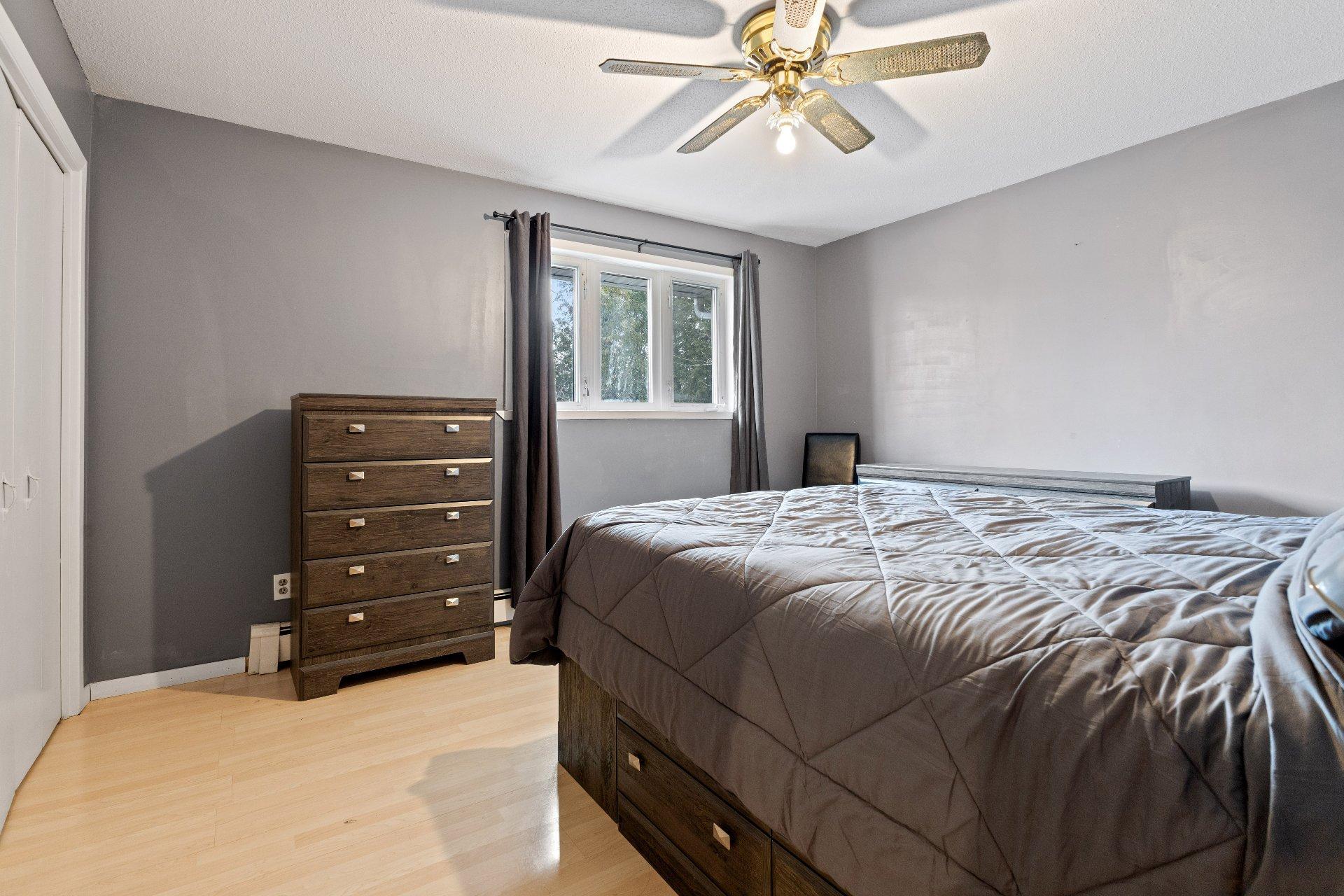 









1360


Boul. Maloney E.

,
Gatineau (Gatineau),




QC
J8P1J3

