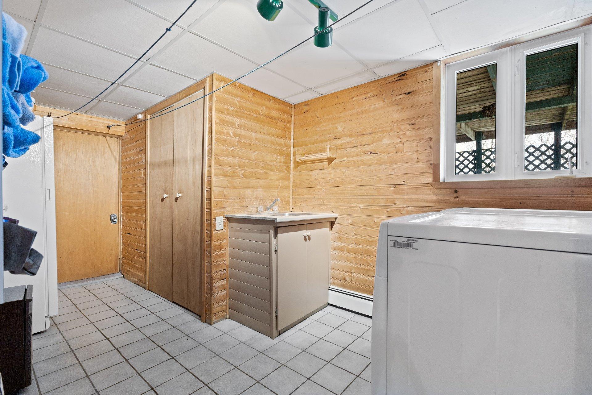 









1360


Boul. Maloney E.

,
Gatineau (Gatineau),




QC
J8P1J3

