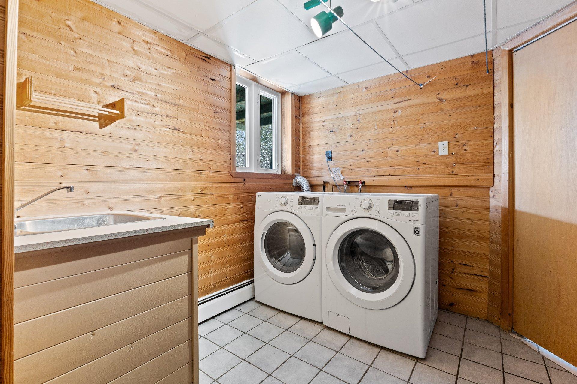 









1360


Boul. Maloney E.

,
Gatineau (Gatineau),




QC
J8P1J3

