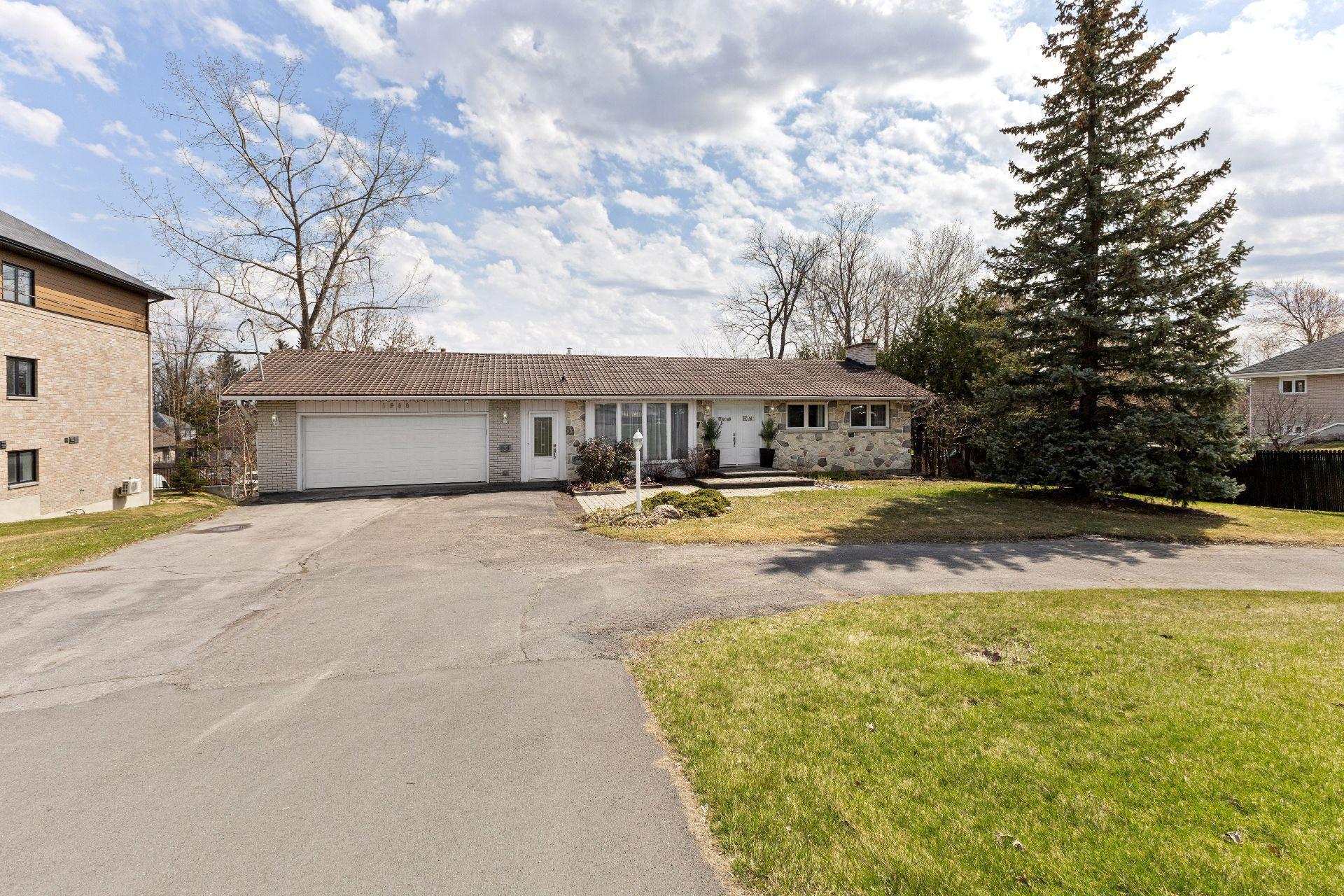 









1360


Boul. Maloney E.

,
Gatineau (Gatineau),




QC
J8P1J3

