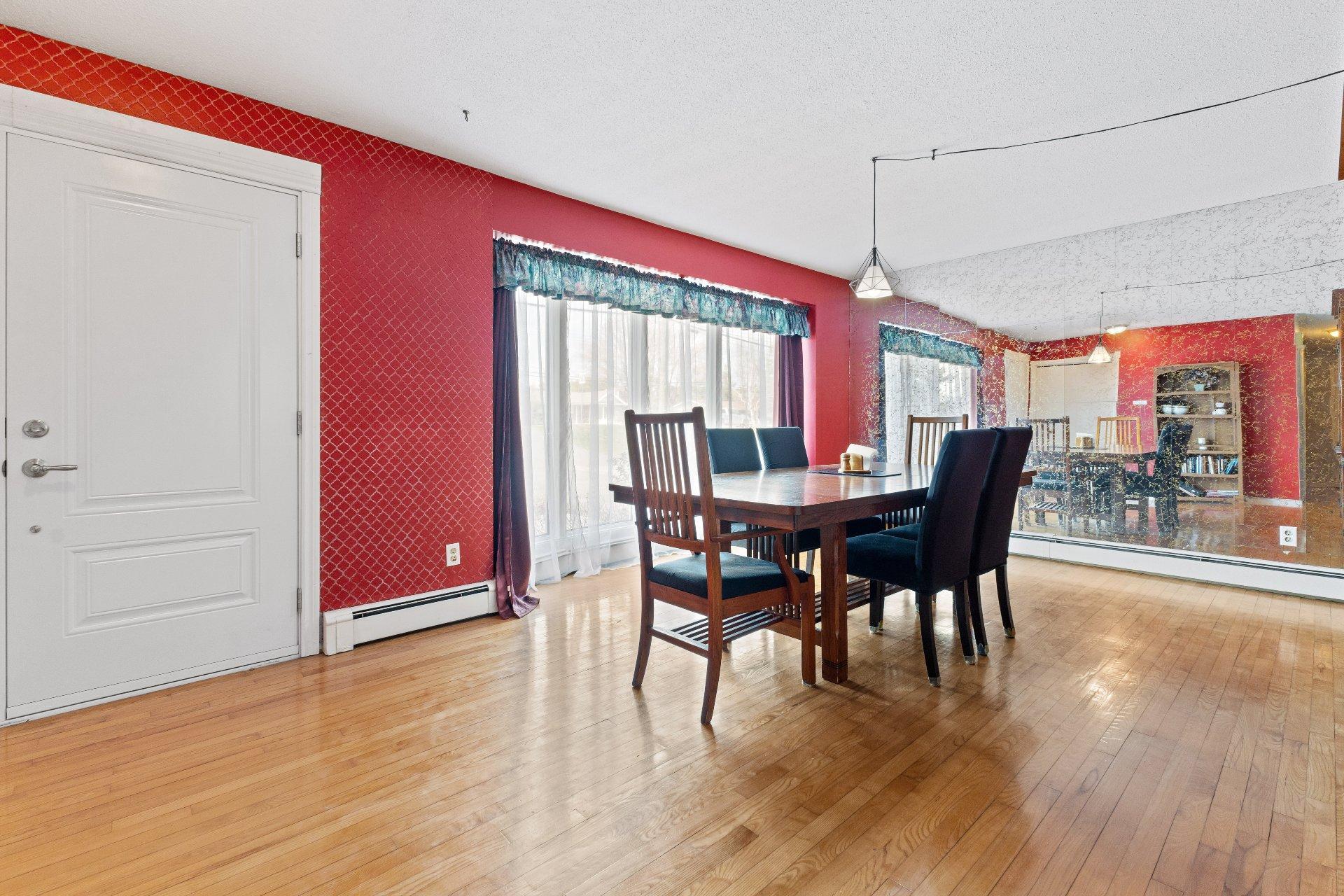 









1360


Boul. Maloney E.

,
Gatineau (Gatineau),




QC
J8P1J3

