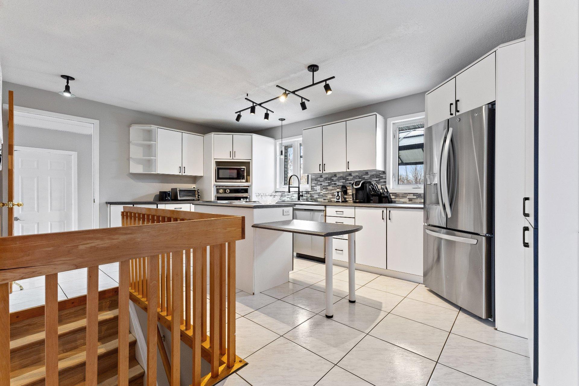









1360


Boul. Maloney E.

,
Gatineau (Gatineau),




QC
J8P1J3

