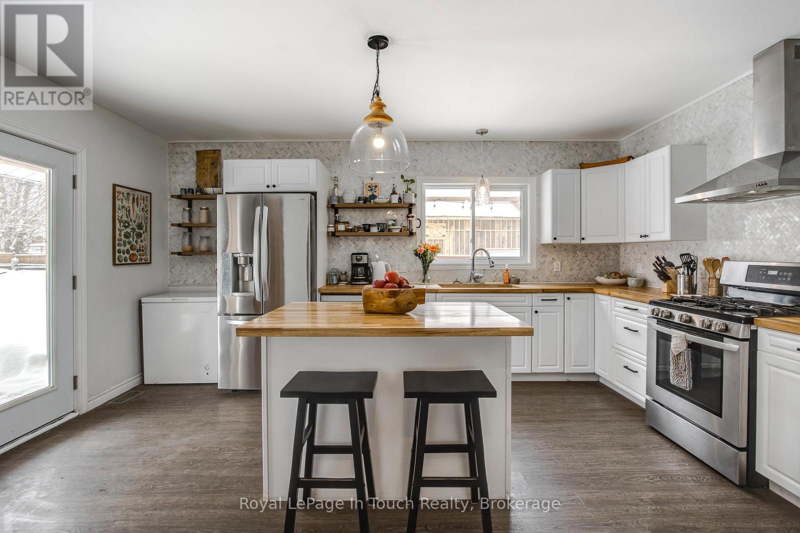 












13 STONE STREET

,
Springwater (Elmvale),




Ontario
L0L1P0

