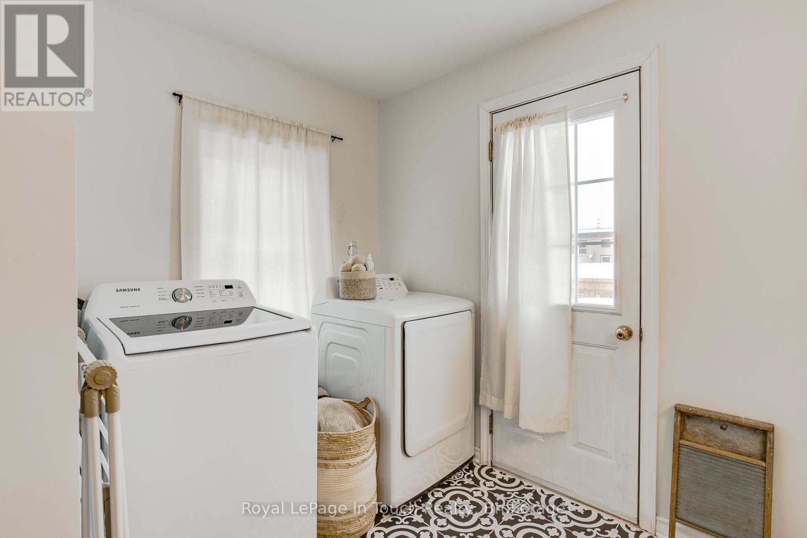 












13 STONE STREET

,
Springwater (Elmvale),




Ontario
L0L1P0

