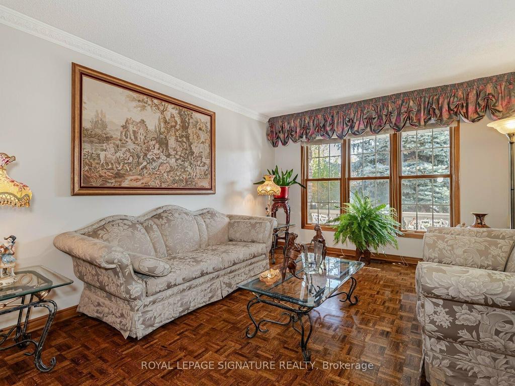 









100


Gas Light

Crescent,
Vaughan,




ON
L4L 8G1

