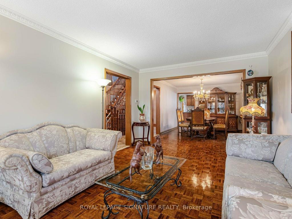 









100


Gas Light

Crescent,
Vaughan,




ON
L4L 8G1

