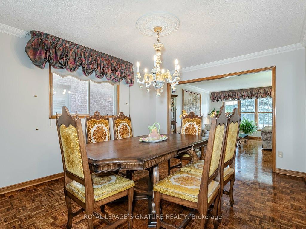









100


Gas Light

Crescent,
Vaughan,




ON
L4L 8G1

