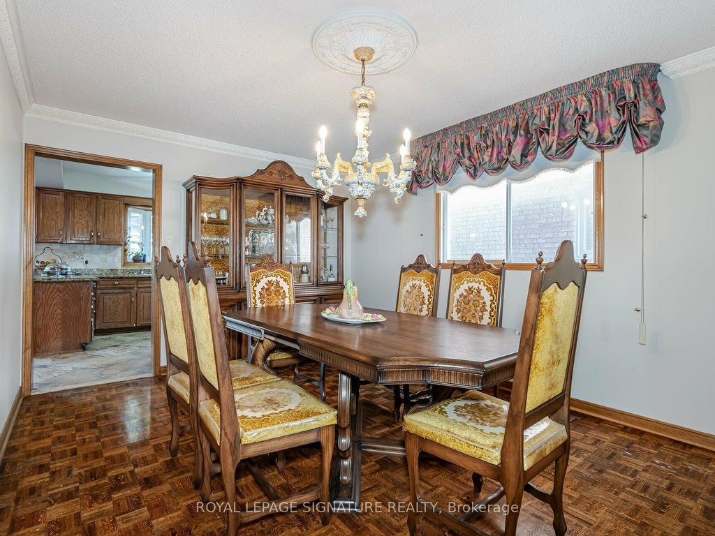









100


Gas Light

Crescent,
Vaughan,




ON
L4L 8G1

