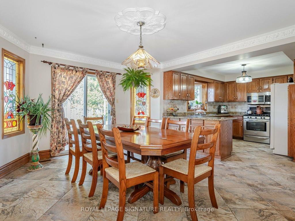 









100


Gas Light

Crescent,
Vaughan,




ON
L4L 8G1

