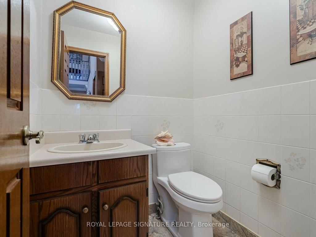 









100


Gas Light

Crescent,
Vaughan,




ON
L4L 8G1


