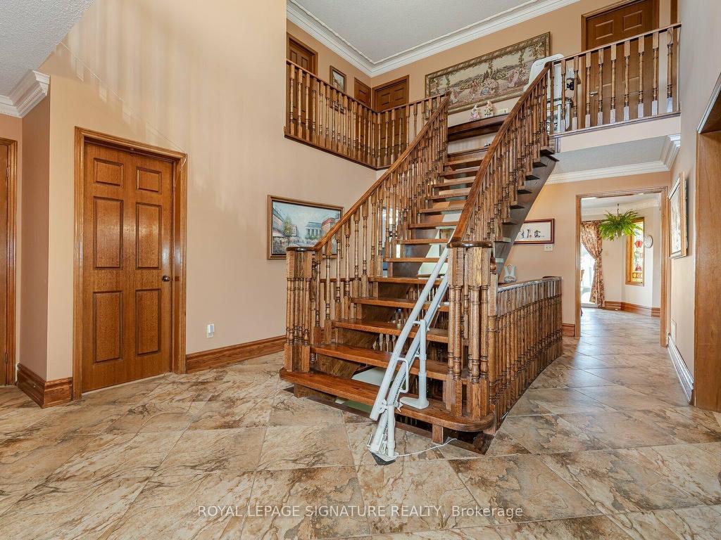 









100


Gas Light

Crescent,
Vaughan,




ON
L4L 8G1

