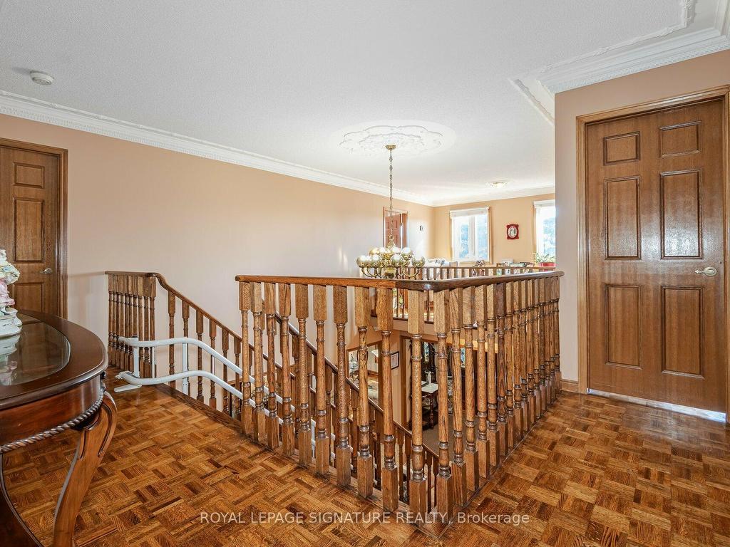 









100


Gas Light

Crescent,
Vaughan,




ON
L4L 8G1

