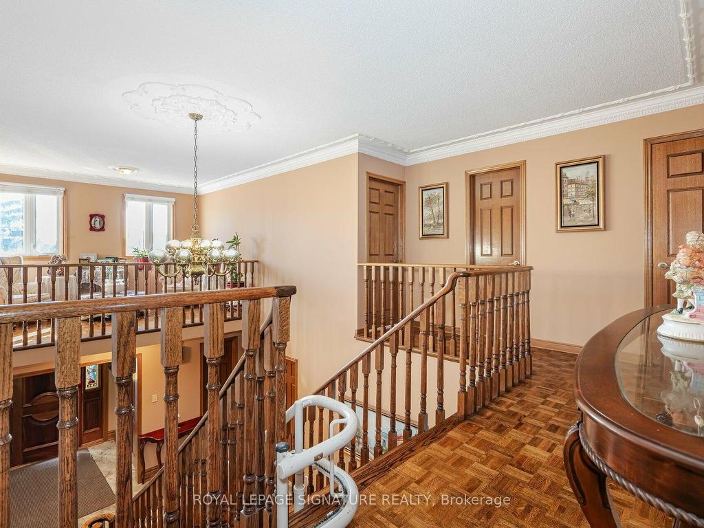 









100


Gas Light

Crescent,
Vaughan,




ON
L4L 8G1

