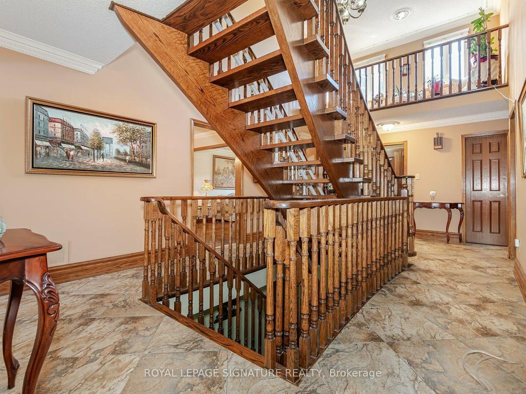 









100


Gas Light

Crescent,
Vaughan,




ON
L4L 8G1

