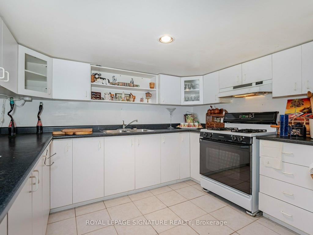 









100


Gas Light

Crescent,
Vaughan,




ON
L4L 8G1

