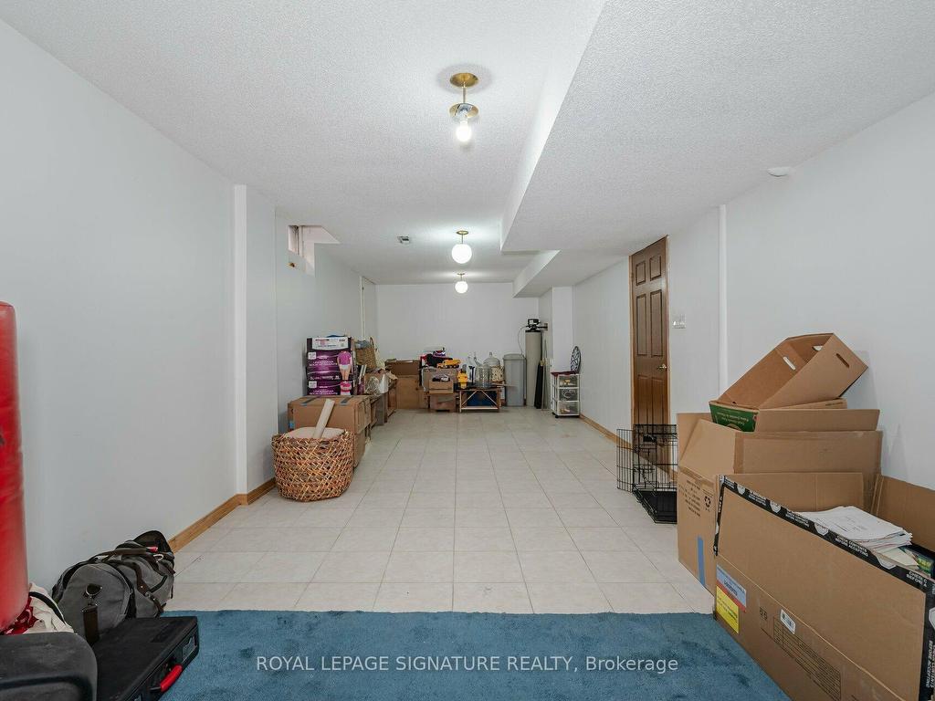 









100


Gas Light

Crescent,
Vaughan,




ON
L4L 8G1

