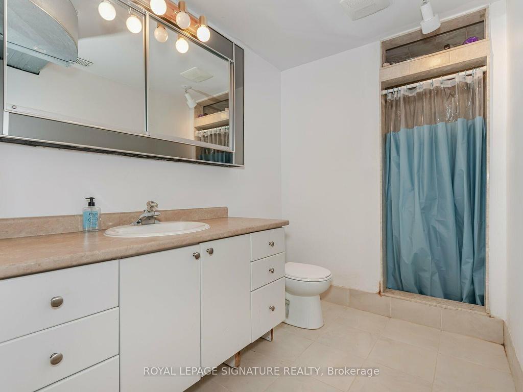 









100


Gas Light

Crescent,
Vaughan,




ON
L4L 8G1

