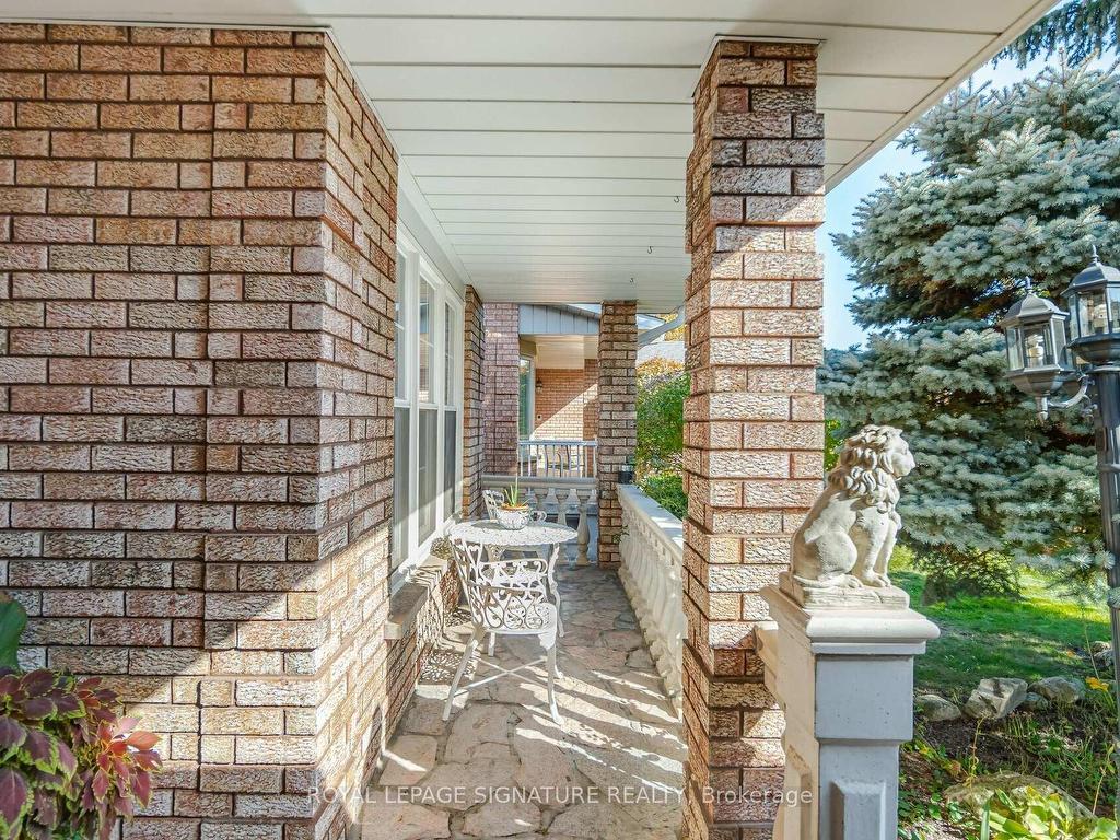 









100


Gas Light

Crescent,
Vaughan,




ON
L4L 8G1

