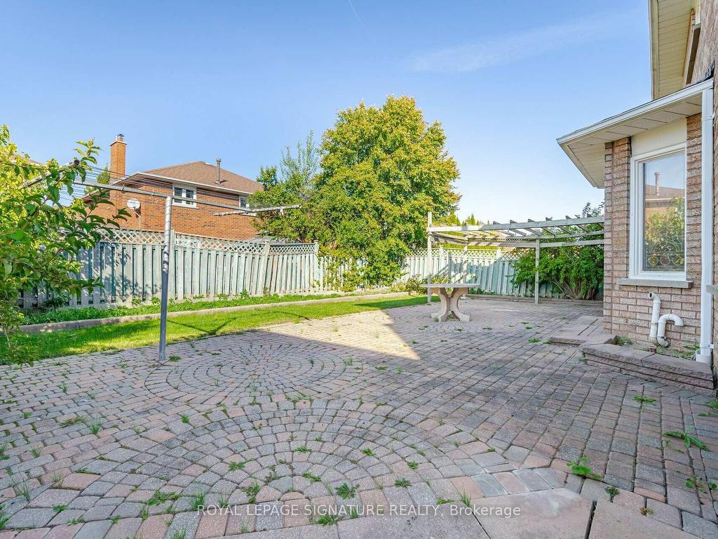 









100


Gas Light

Crescent,
Vaughan,




ON
L4L 8G1

