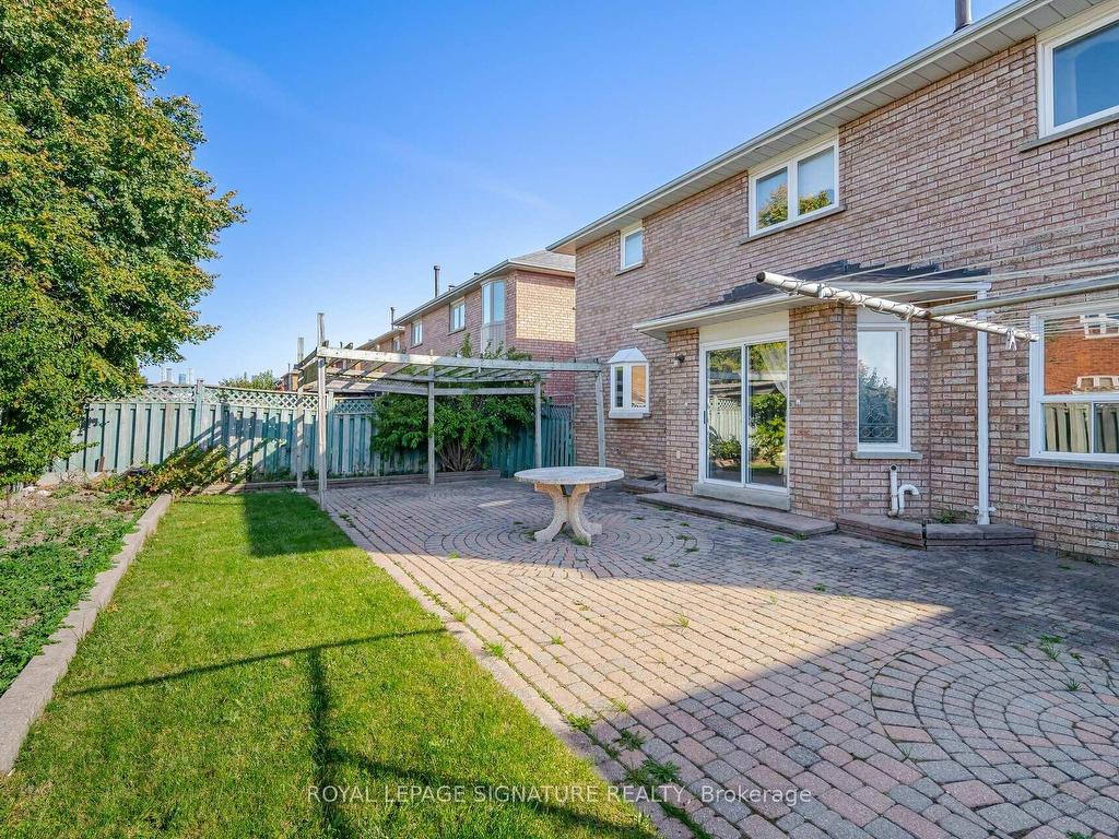 









100


Gas Light

Crescent,
Vaughan,




ON
L4L 8G1

