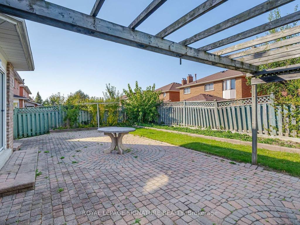 









100


Gas Light

Crescent,
Vaughan,




ON
L4L 8G1

