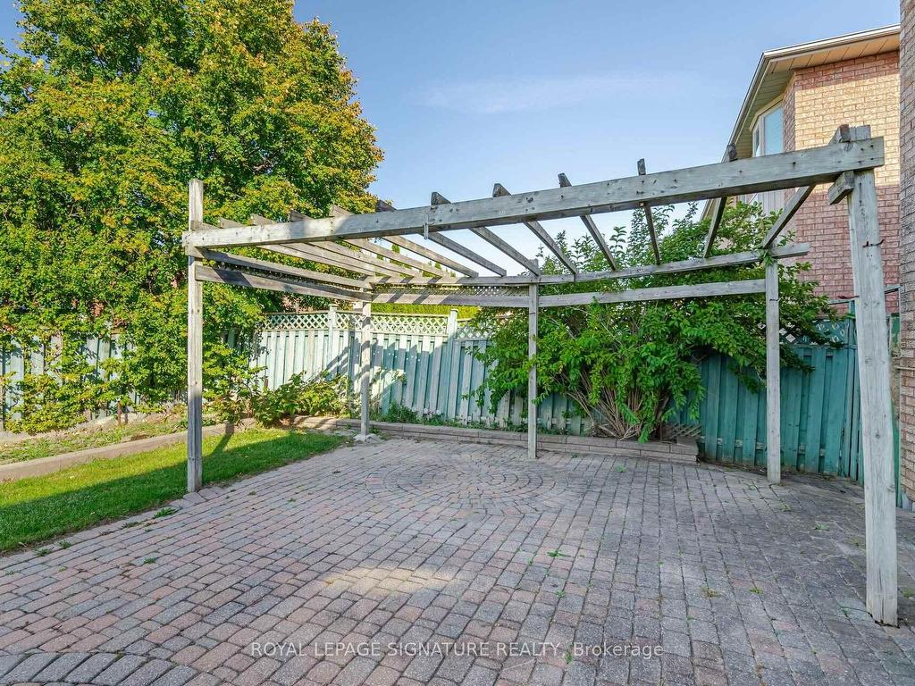 









100


Gas Light

Crescent,
Vaughan,




ON
L4L 8G1

