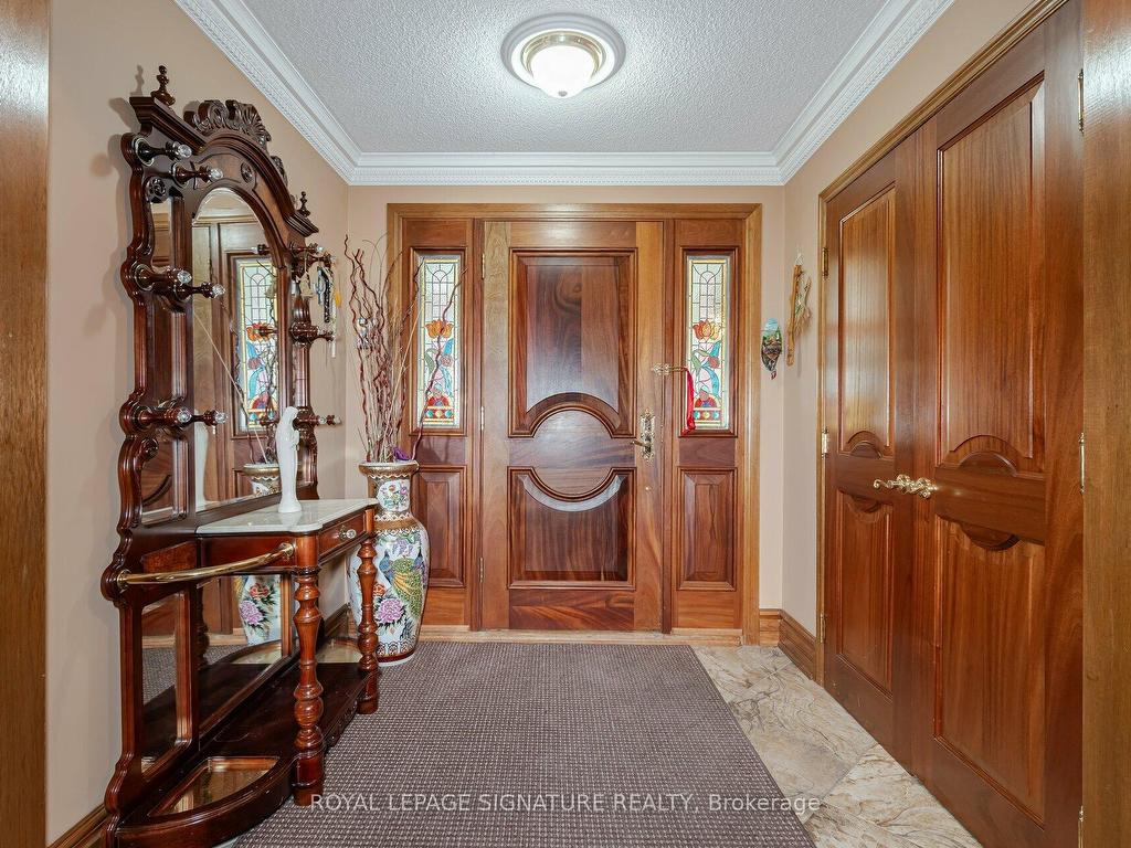 









100


Gas Light

Crescent,
Vaughan,




ON
L4L 8G1

