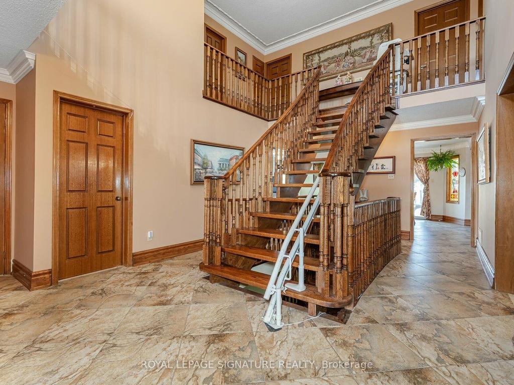 









100


Gas Light

Crescent,
Vaughan,




ON
L4L 8G1

